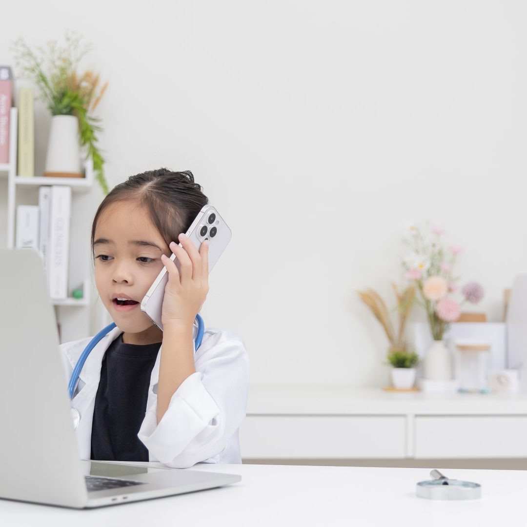 cute-little-girl-wearing-doctor-s-coat-using-laptop (1)